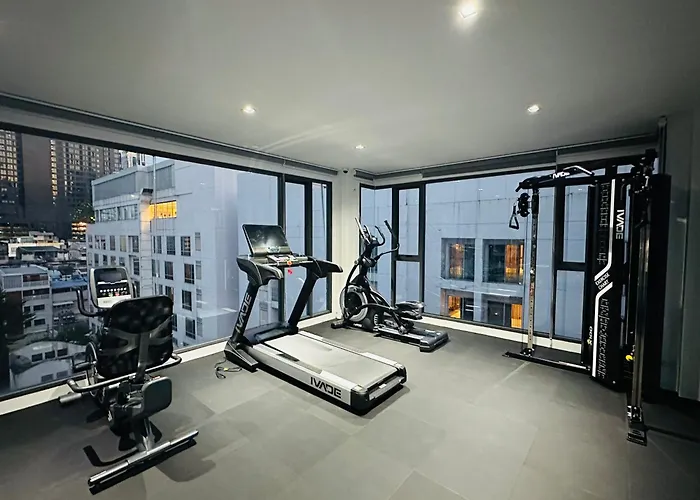 6th Avenue Sukhumvit Bkk 308 Bts Asoke & Nana Mrt Sukhumvit * Bangkok